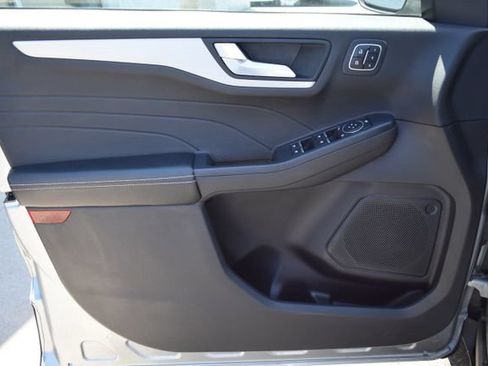 Used 2023 Ford Escape Platinum AWD/4WD image 19