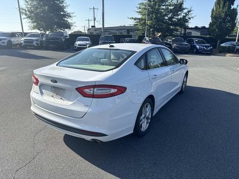 Used 2016 Ford Fusion SE FWD image 6