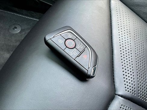 Used 2023 Chevrolet Corvette Z06 image 32