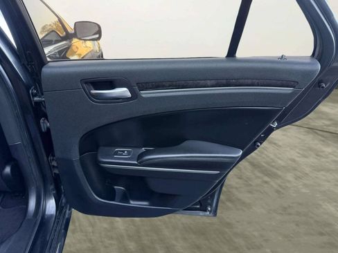 Used 2011 Chrysler 300 Limited RWD image 19