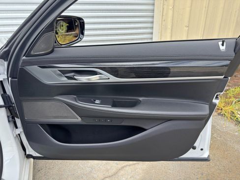 Used 2019 BMW 740i w/ M Sport Package RWD image 46