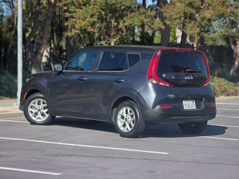 Used 2022 Kia Soul LX w/ Technology Package FWD image 9