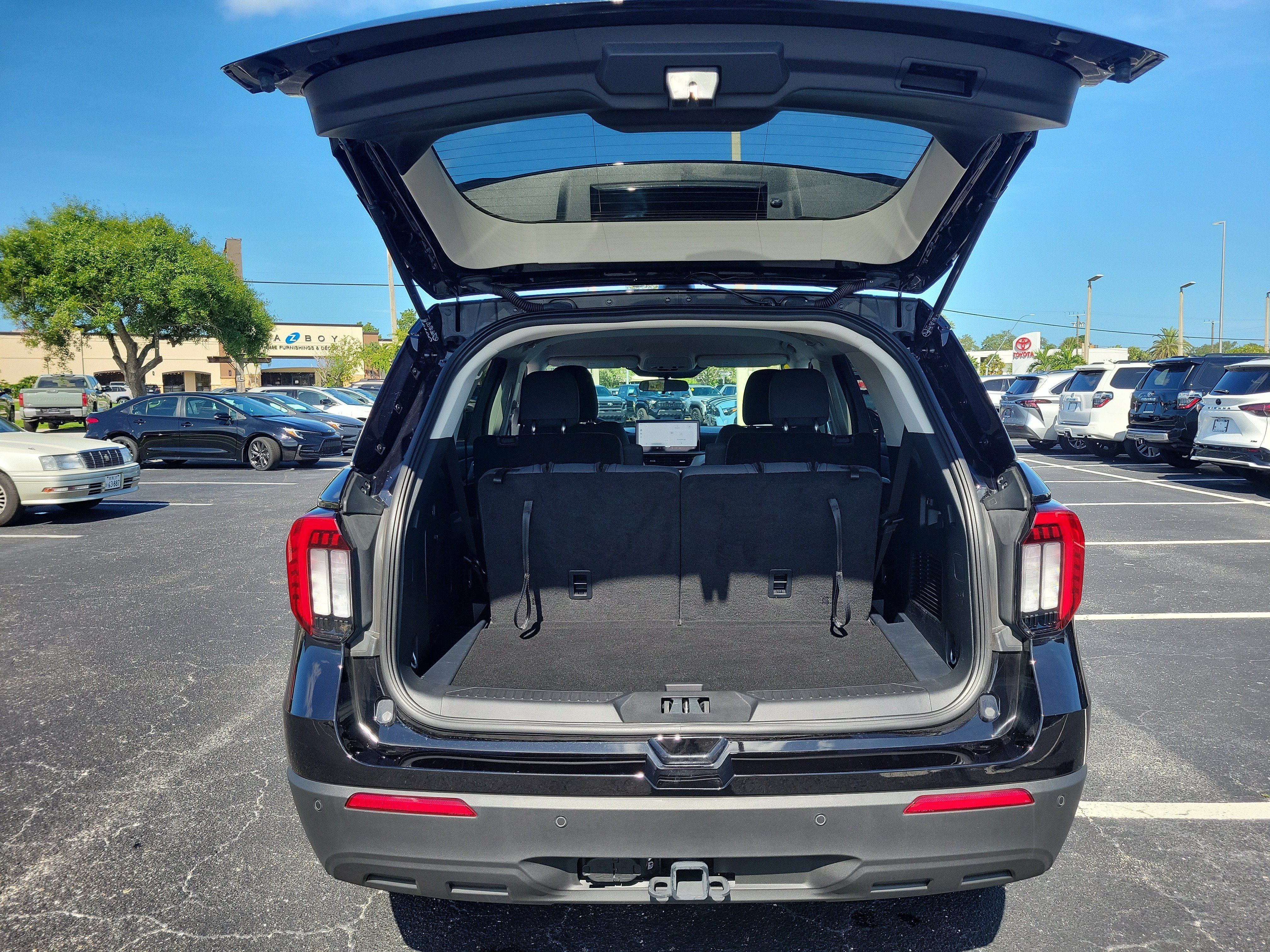 Used 2026 Ford Explorer Active RWD image 10
