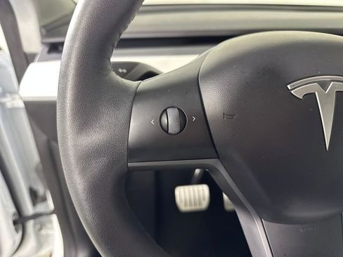 Used 2021 Tesla Model Y Performance image 15