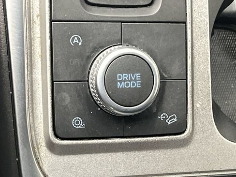 Used 2020 Ford Explorer XLT w/ Equipment Group 202A AWD/4WD image 22