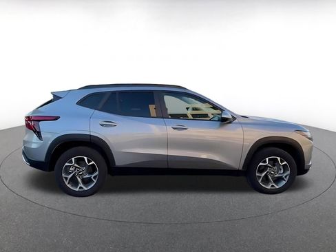Used 2025 Chevrolet Trax LT image 16