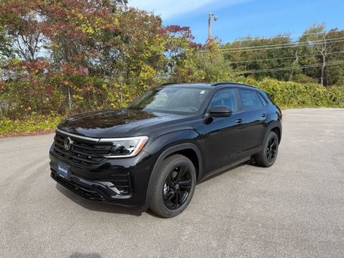 New 2026 Volkswagen Atlas Cross Sport SEL R-Line image 3