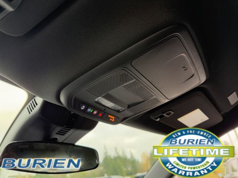 New 2025 Chevrolet Traverse LT image 17