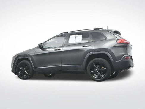 Used 2016 Jeep Cherokee Latitude FWD image 38