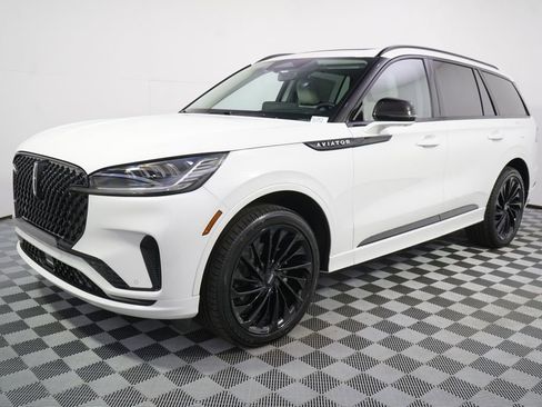 New 2026 Lincoln Aviator Reserve w/ Jet Appearance Package AWD/4WD image 2