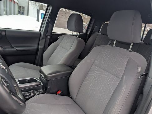 Used 2019 Toyota Tacoma TRD Sport image 16