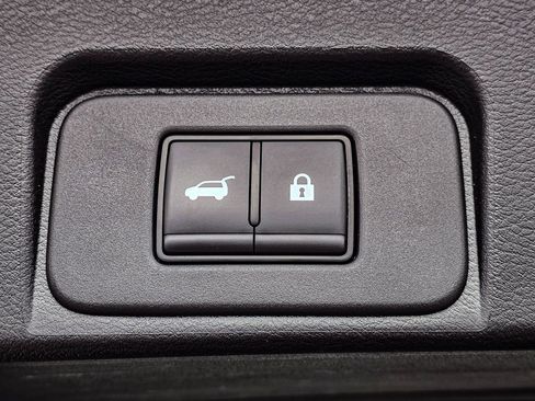 Used 2025 Nissan Rogue SV AWD/4WD image 36