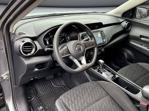 Used 2021 Nissan Kicks SV image 17
