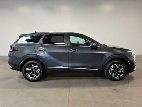 Used 2024 Kia Sportage LX AWD/4WD image 2