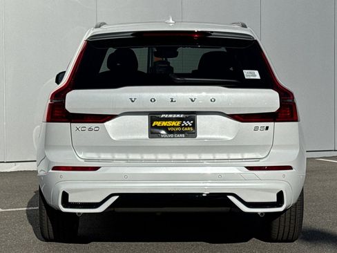 New 2026 Volvo XC60 B5 Plus w/ Climate Package PRO AWD/4WD image 4