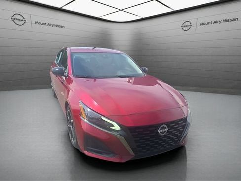 Certified 2025 Nissan Altima 2.5 SR w/ SR Premium Package FWD image 2