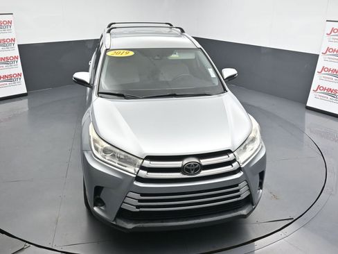 Used 2019 Toyota Highlander LE FWD image 21