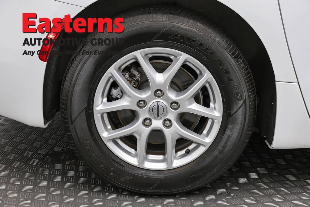 Used 2022 Chrysler Voyager LX FWD image 10