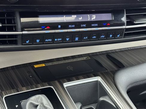 Used 2023 Toyota Sienna Platinum image 26