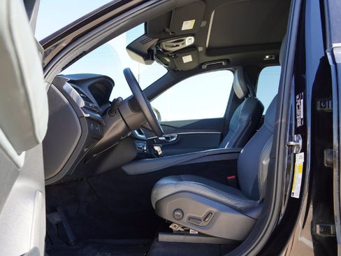 Used 2020 Volvo XC90 T6 Momentum w/ Advanced Package image 21