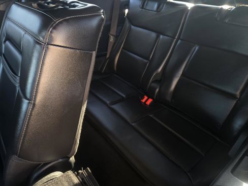 Used 2023 Ford Explorer XLT w/ Equipment Group 202A RWD image 6