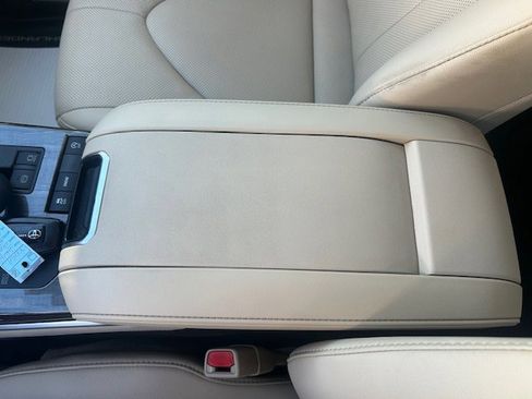 Used 2020 Toyota Highlander Limited image 16