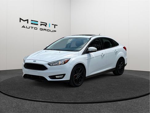 Used 2016 Ford Focus SE w/ Equipment Group 201A FWD image 4