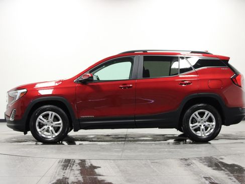 Used 2021 GMC Terrain SLE w/ Driver Convenience Package image 7