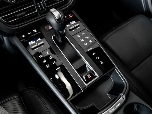 Certified 2026 Porsche Macan AWD/4WD image 20