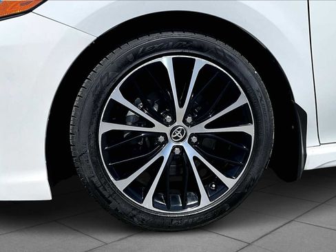 Used 2025 Toyota Camry LE w/ Convenience Package image 11