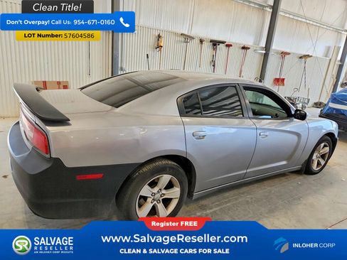 Used 2014 Dodge Charger SE RWD image 4