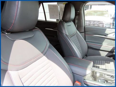 Used 2025 Ford Explorer ST-Line w/ ST-Line Street Pack AWD/4WD image 9