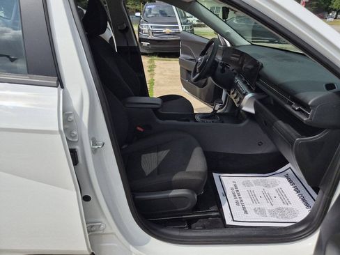 Used 2025 Hyundai Kona SE FWD image 12