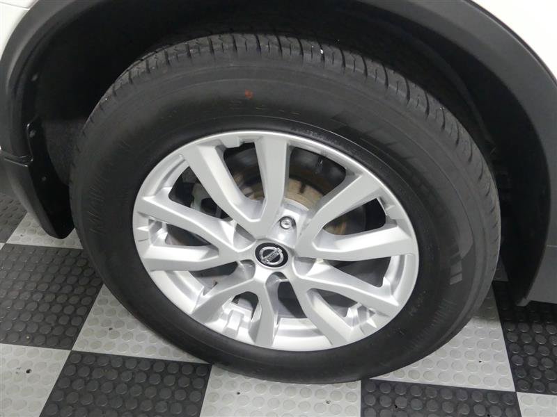 Used 2017 Nissan Rogue SV w/ SV Premium Package FWD image 17