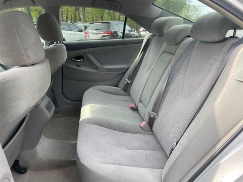 Used 2010 Toyota Camry SE FWD image 11