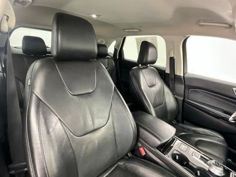 Used 2020 Ford Edge Titanium FWD image 8