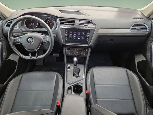 Used 2021 Volkswagen Tiguan SE image 16