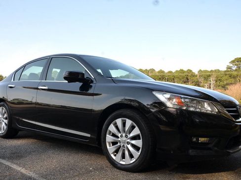 Used 2015 Honda Accord Touring image 4