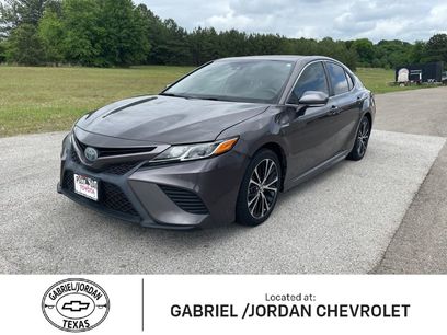 Used 2020 Toyota Camry SE w/ Sunroof Package