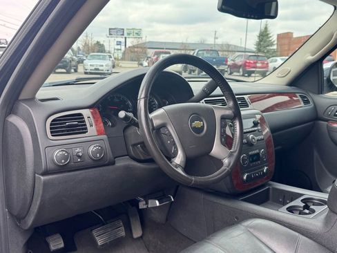 Used 2013 Chevrolet Avalanche LT image 11