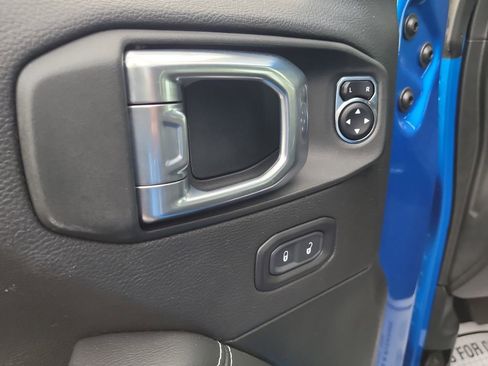 Used 2023 Jeep Wrangler Unlimited Sahara image 15