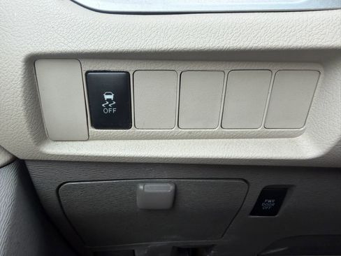 Used 2017 Toyota Sienna LE FWD image 17