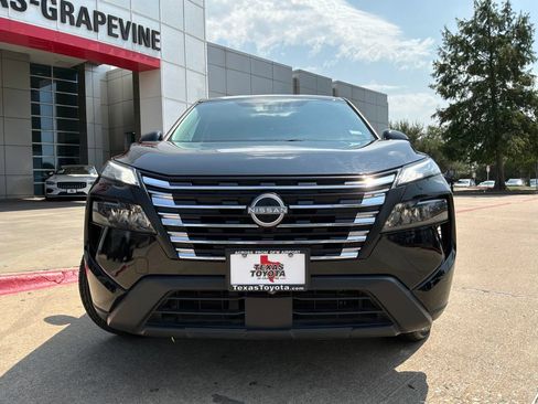 Used 2025 Nissan Rogue SV FWD image 3