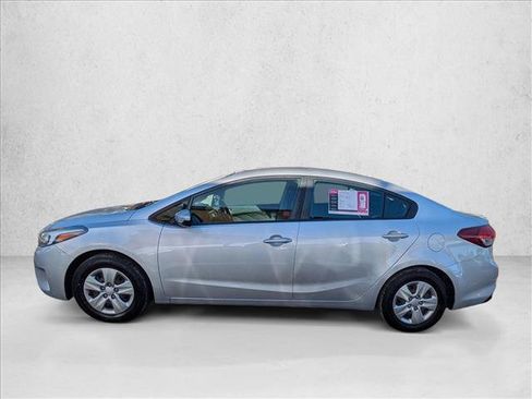Used 2018 Kia Forte LX image 8