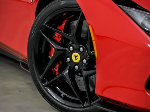 Used 2021 Ferrari F8 Tributo image 4