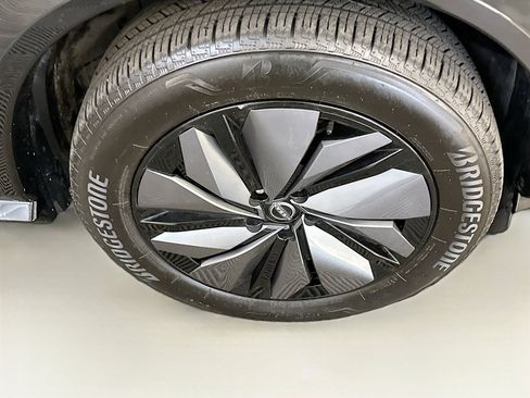 Used 2024 Nissan Ariya AWD image 11