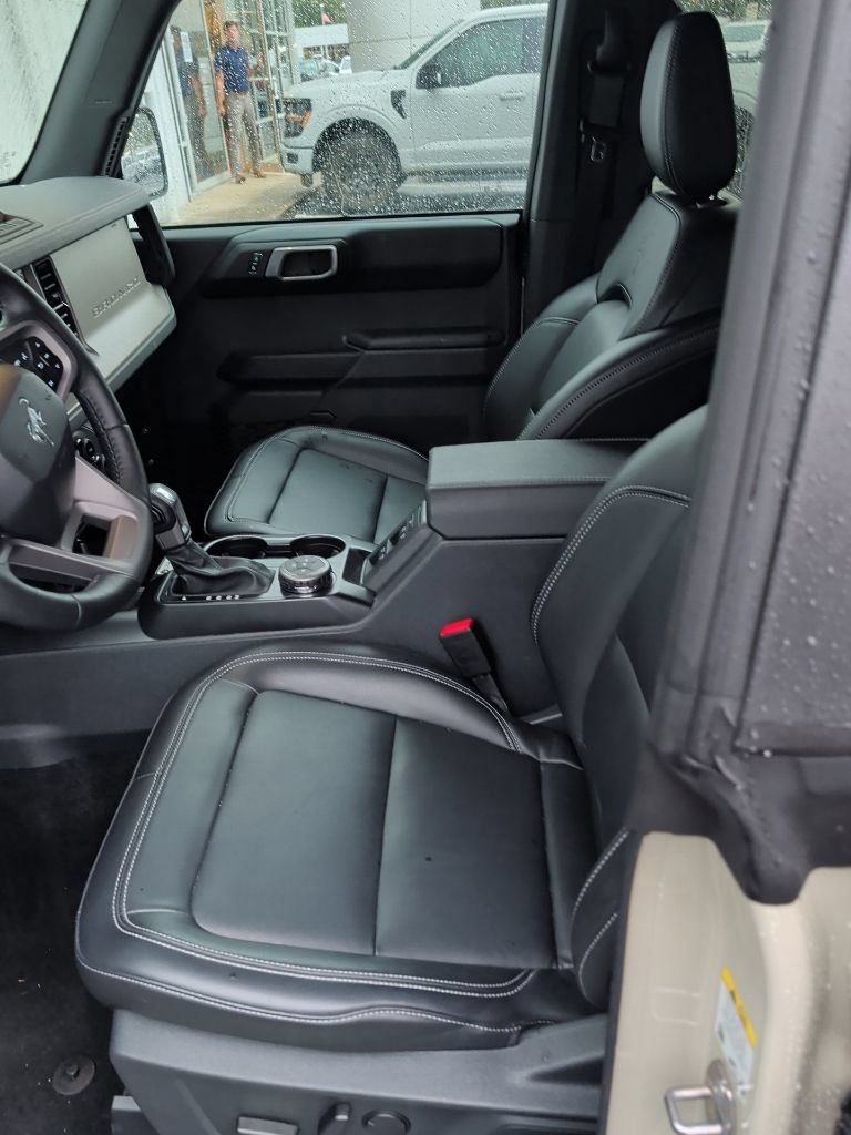 Used 2025 Ford Bronco Outer Banks AWD/4WD image 7