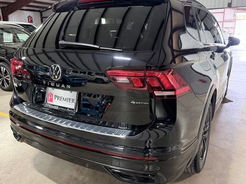 Used 2022 Volkswagen Tiguan SE R-Line AWD/4WD image 3
