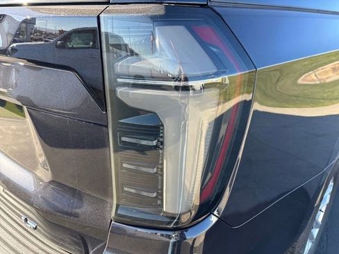 New 2026 Chevrolet Suburban LT image 30