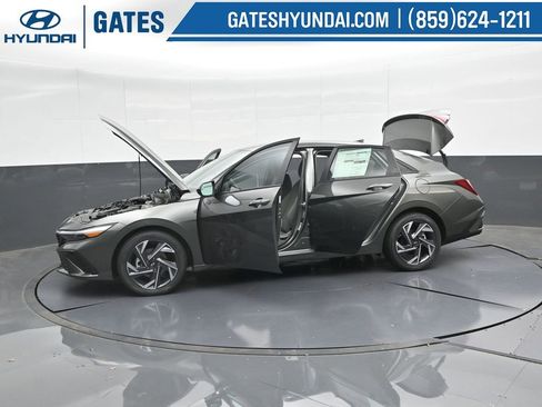 Used 2025 Hyundai Elantra Sport image 49